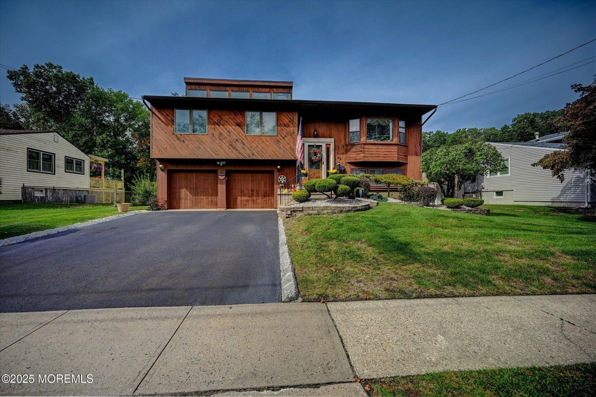 Attached, Exterior, Facade, Raised Ranch