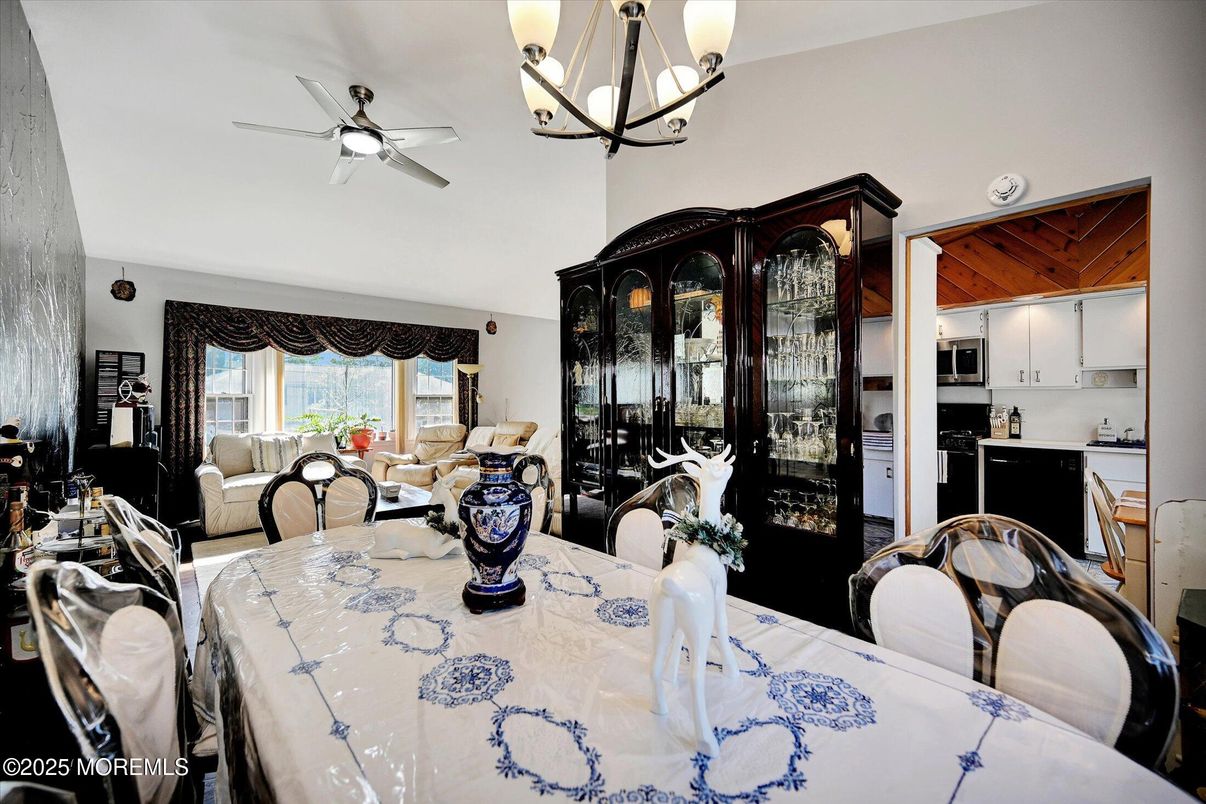 Chandelier, Dining room, Interior, Kitchen, Living room
