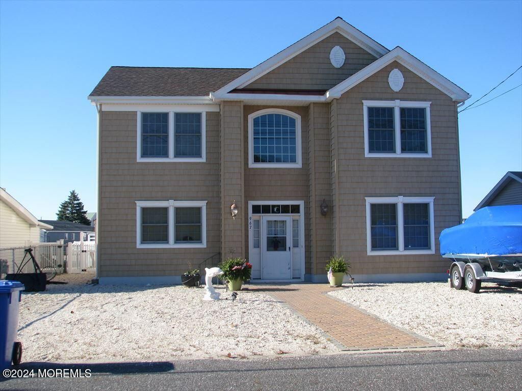 Exterior, Facade, Rowhouse