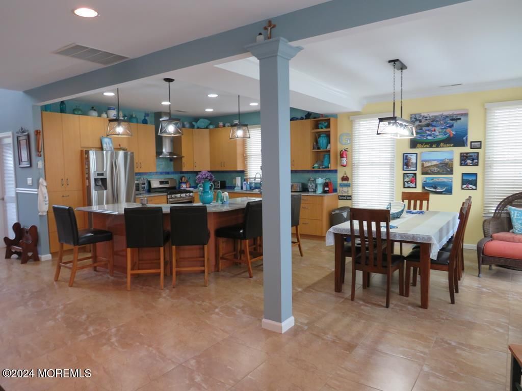 Dining room, Interior, Kitchen, Pendant Lights, Recessed Lighting, Stainless Steel Appliances