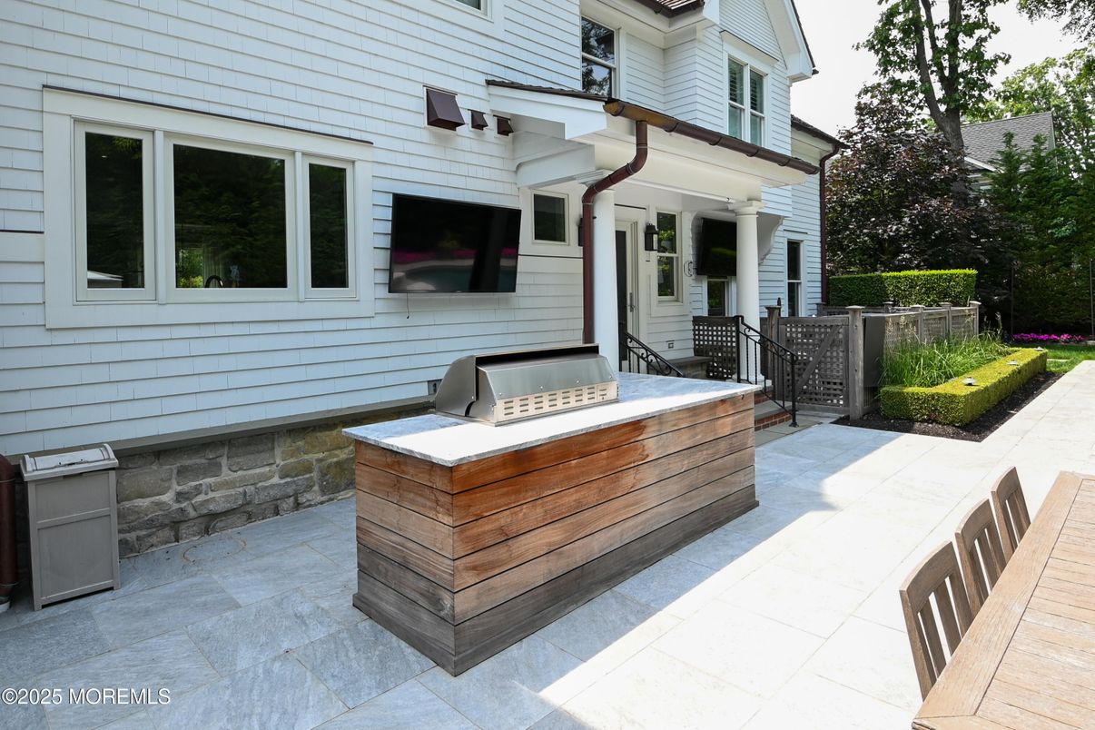 Exterior, Outdoor Kitchen