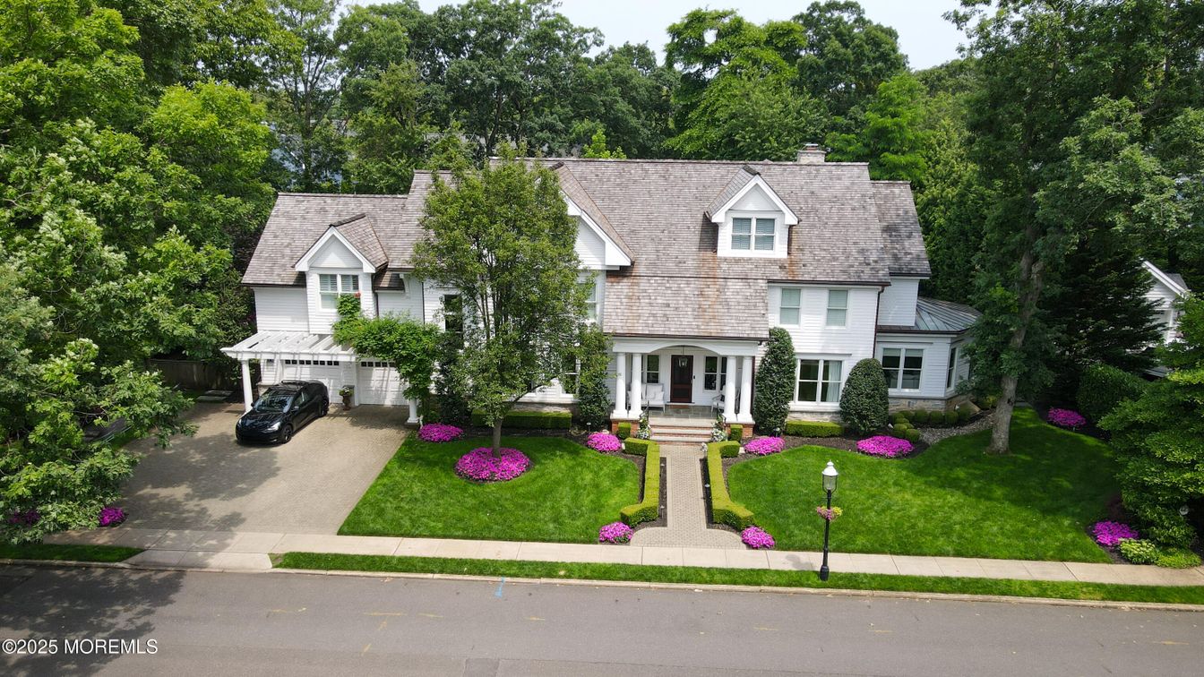 Attached, Exterior, Facade, French Provincial