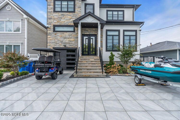 Exterior, Facade, Rowhouse