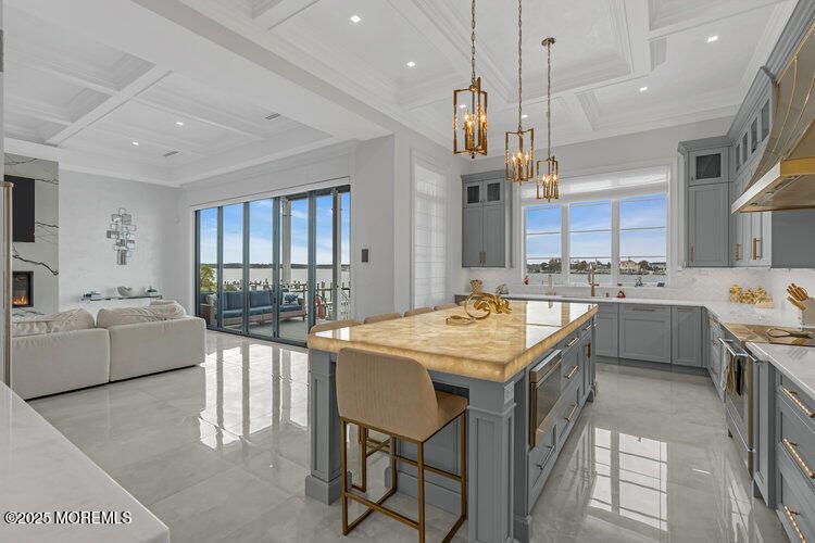 Interior, Kitchen, Living room, Pendant Lights, Recessed Lighting, Water