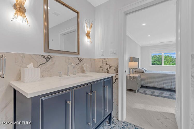 Bathroom, Bedroom, Interior, Marble Walls, Recessed Lighting