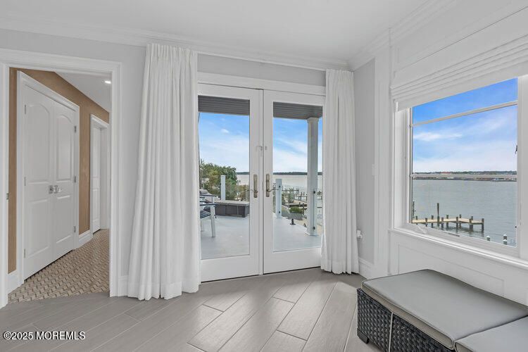 Interior, Recessed Lighting, Water, Wood Texture Flooring