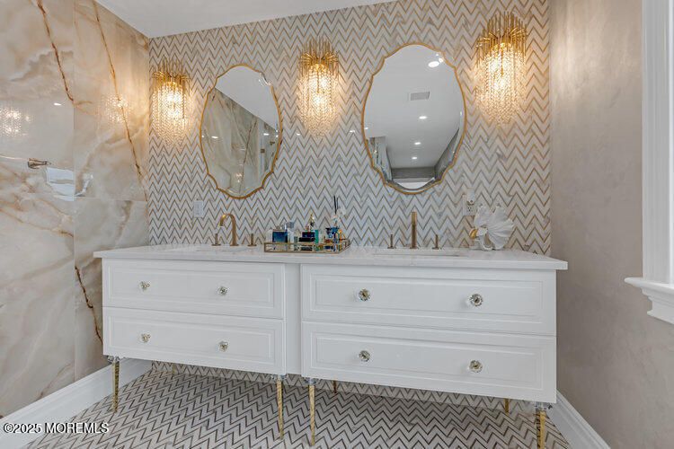 Bathroom, Interior, Recessed Lighting