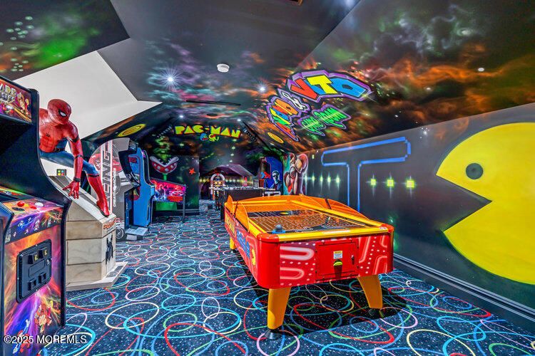 Game Room, Interior, Recessed Lighting