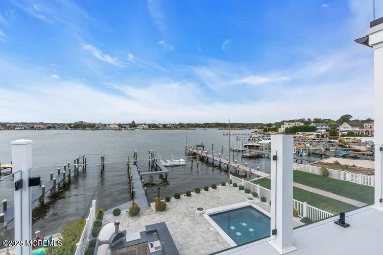 Exterior, Pool, Water