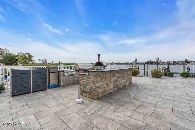 Exterior, Outdoor Kitchen