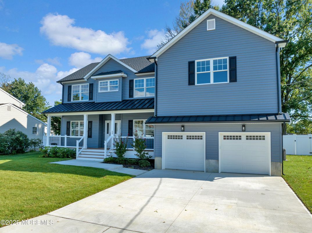 Attached, Exterior, Facade, Farmhouse