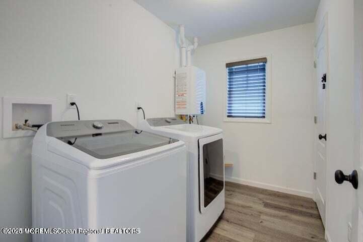 Interior, Washer, Wood Texture Flooring
