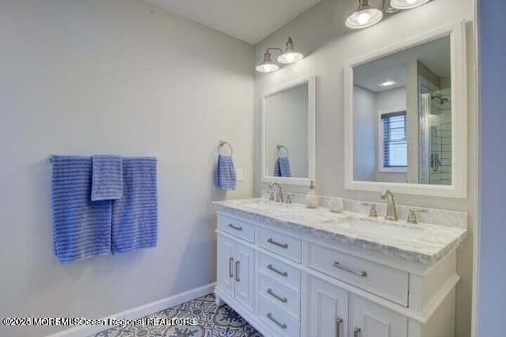 Bathroom, Dual Sink Vanities, Interior