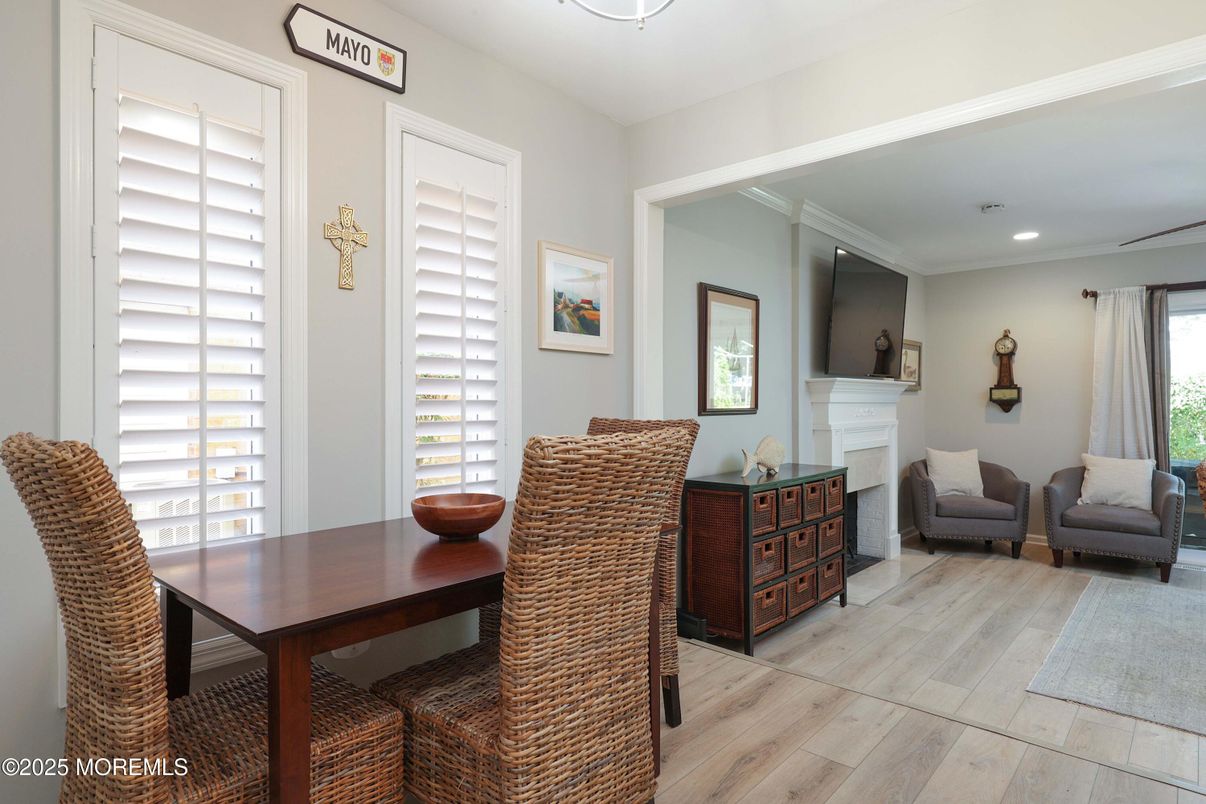 Dining room, Fireplace, Interior, Recessed Lighting, Wood Texture Flooring