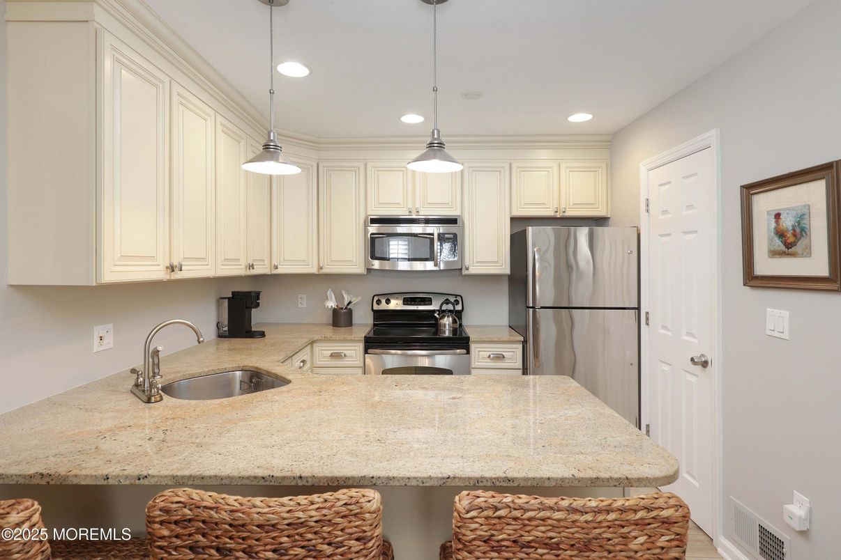 Interior, Kitchen, Pendant Lights, Recessed Lighting, Stainless Steel Appliances