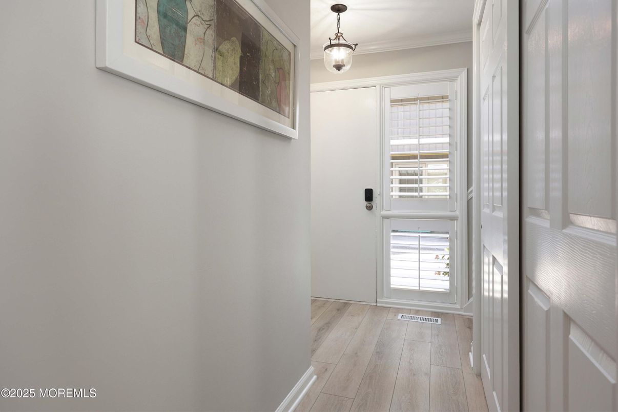 Interior, Pendant Lights, Wood Texture Flooring