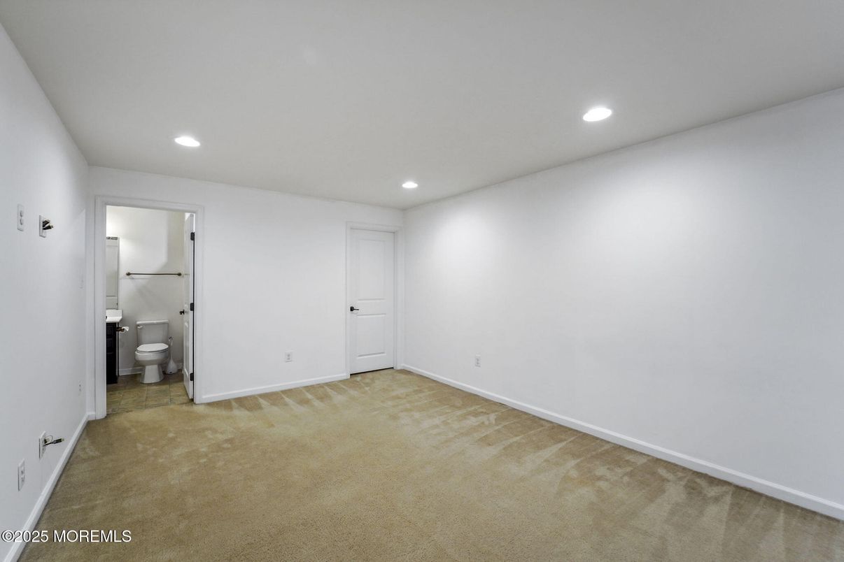 Bathroom, Empty room, Interior, Recessed Lighting