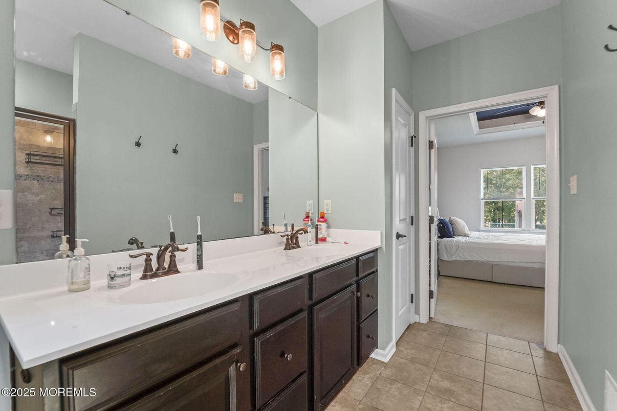 Bathroom, Bedroom, Dual Sink Vanities, Interior
