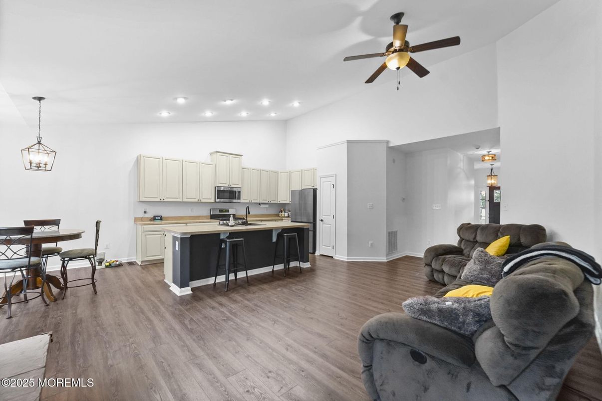 Dining room, Interior, Kitchen, Pendant Lights, Recessed Lighting, Wood Texture Flooring