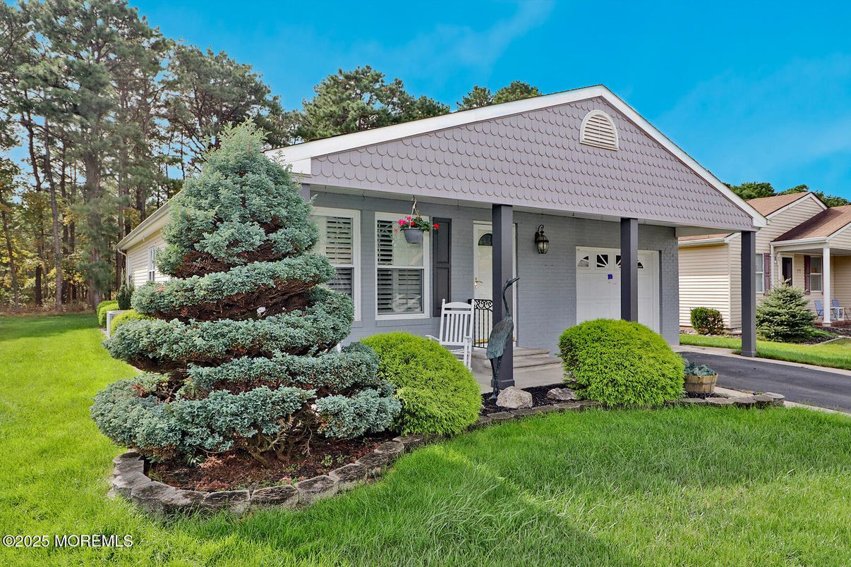 Exterior, Facade, Cape Cod