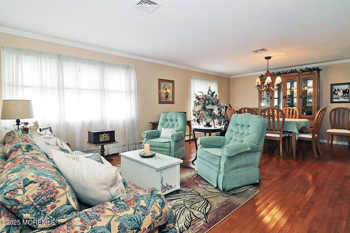Chandelier, Dining room, Interior, Living room, Wood Texture Flooring