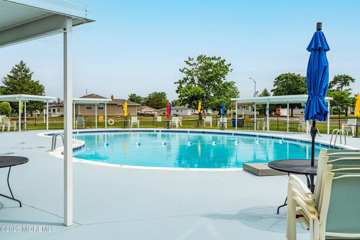 Exterior, Pool