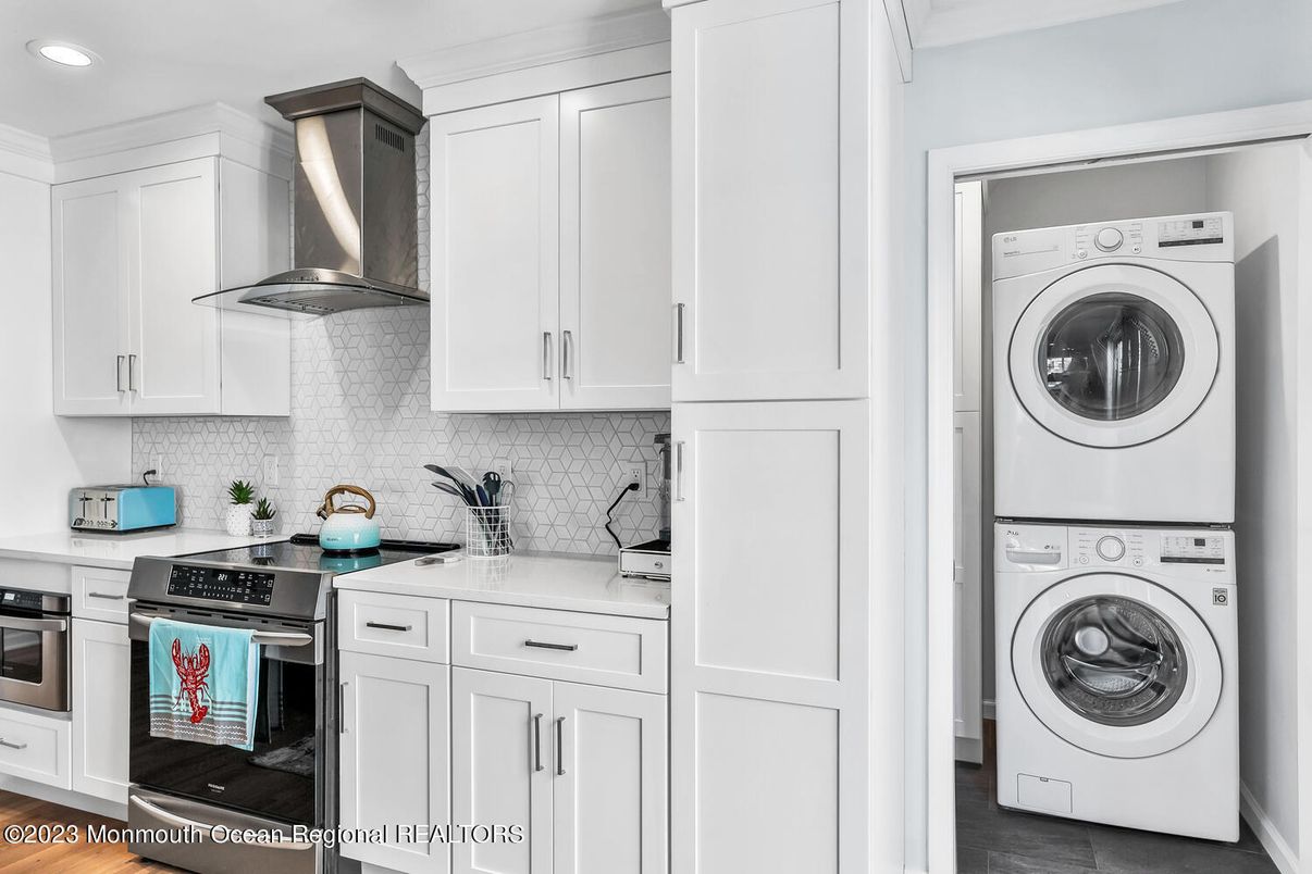 Interior, Kitchen, Recessed Lighting, Utility Closets, Washer, Wood Texture Flooring