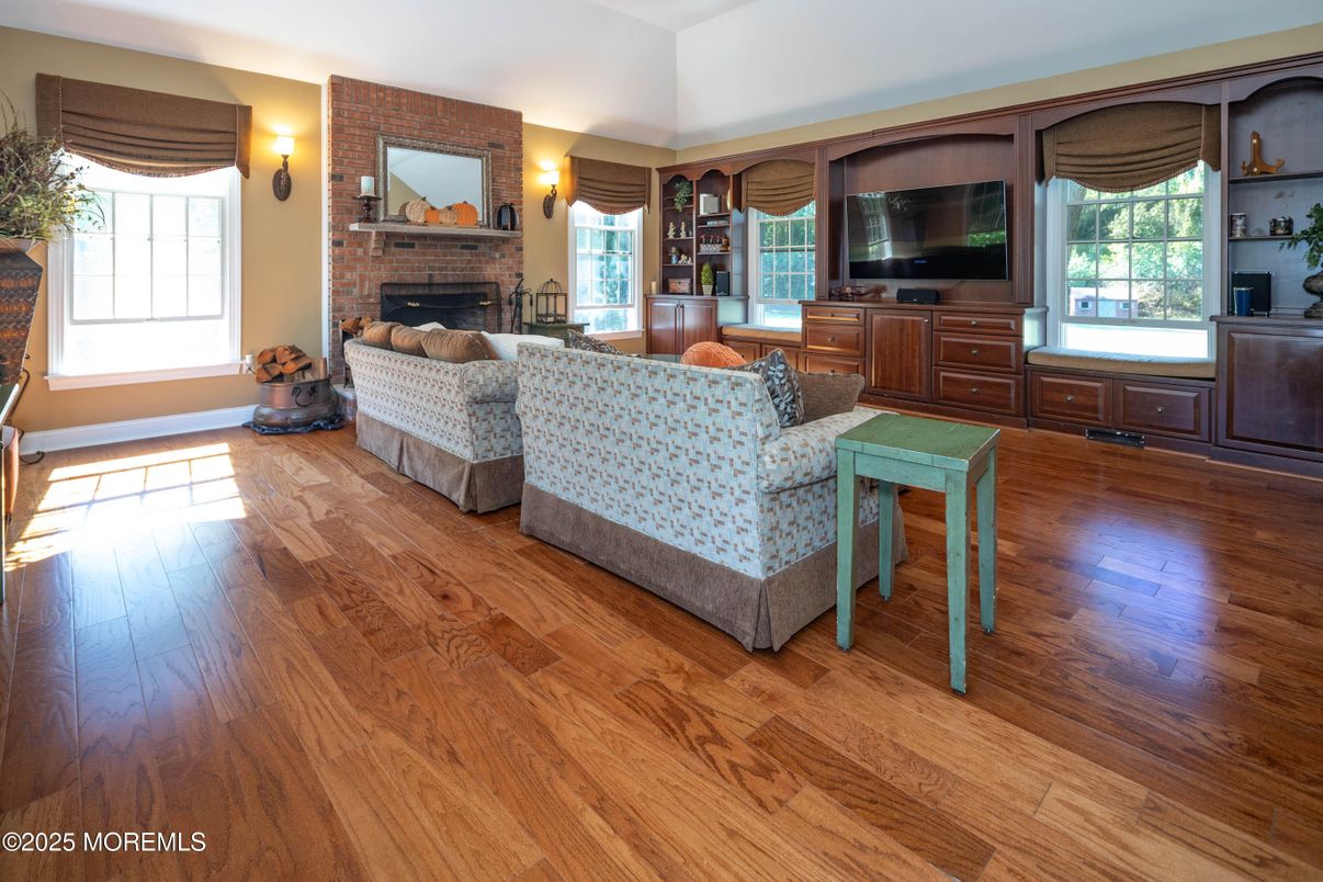 Bedroom, Fireplace, Interior, Living room, Wood Texture Flooring