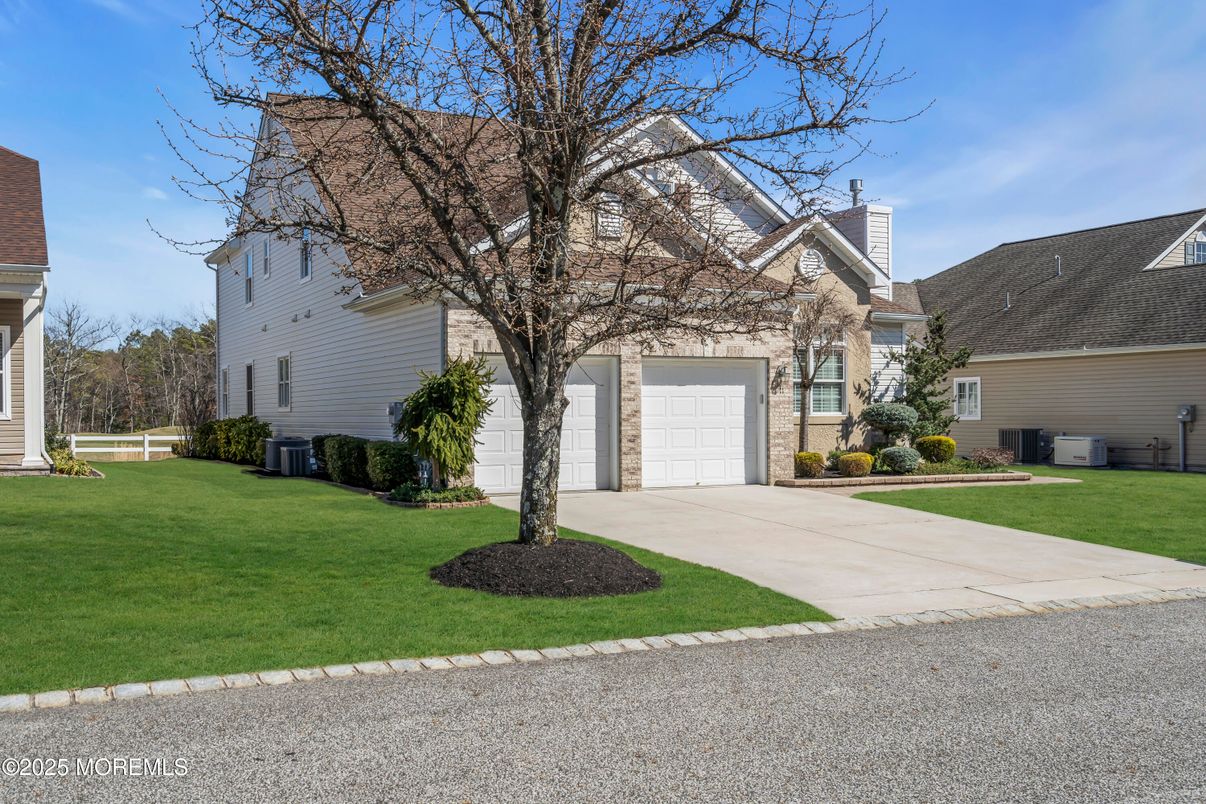 Attached, Exterior, Facade, Cape Cod