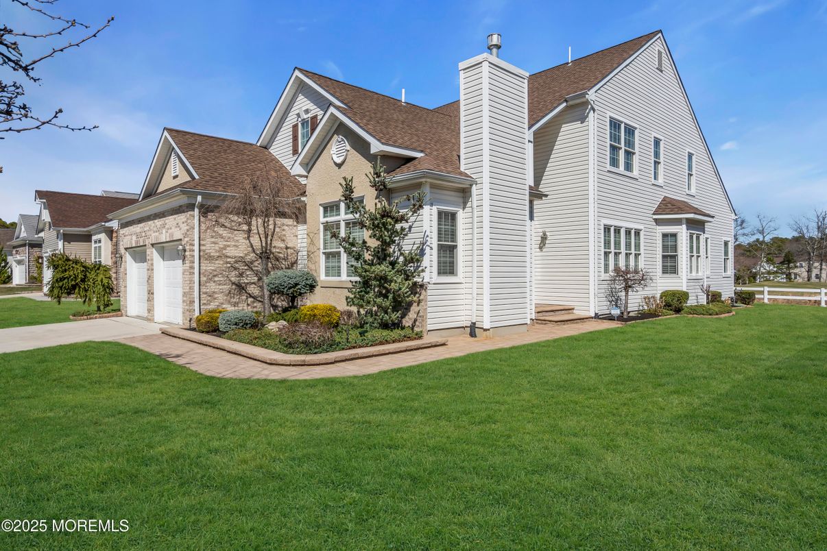 Attached, Exterior, Facade, Cape Cod