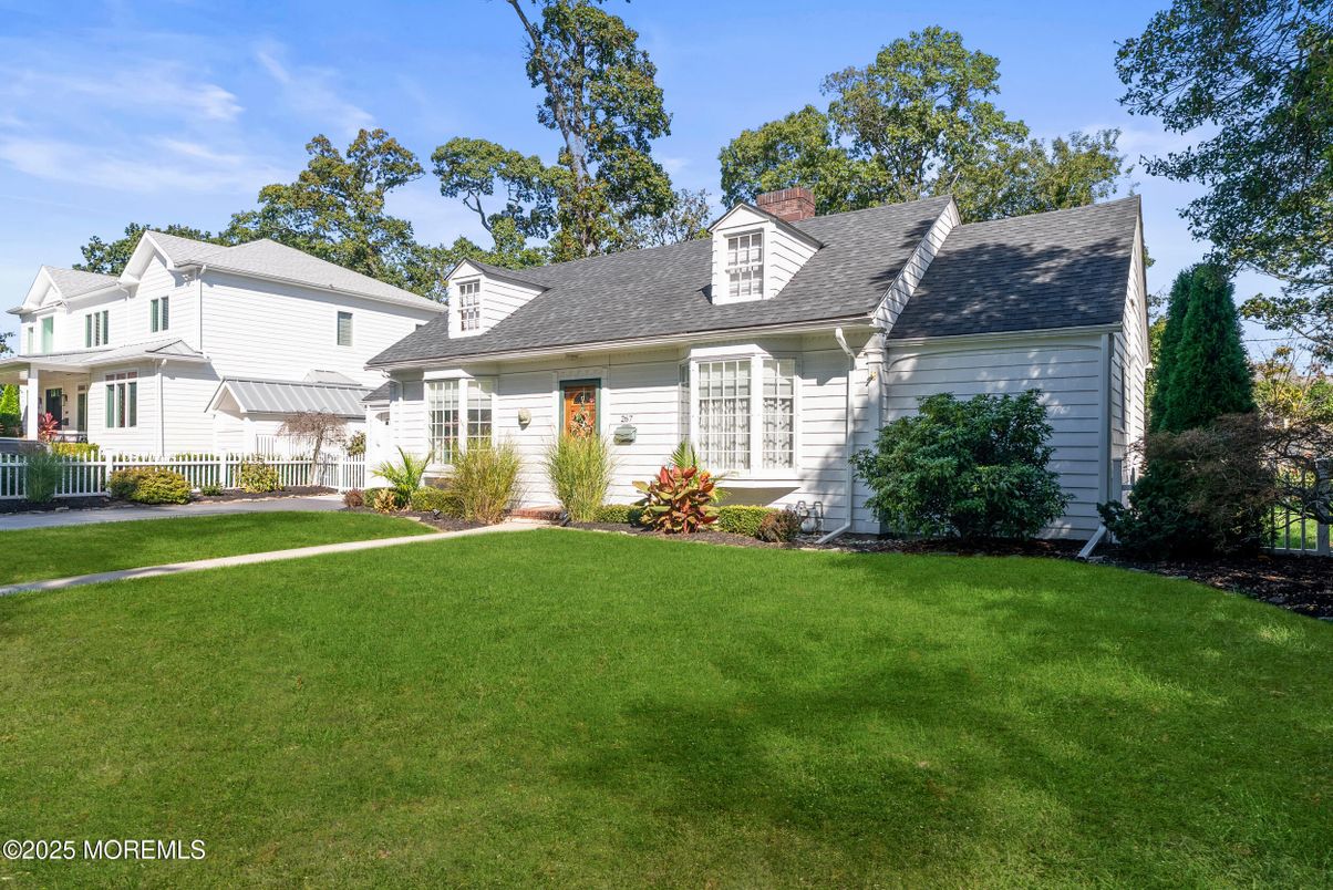 Backyard, Exterior, Facade, Farmhouse