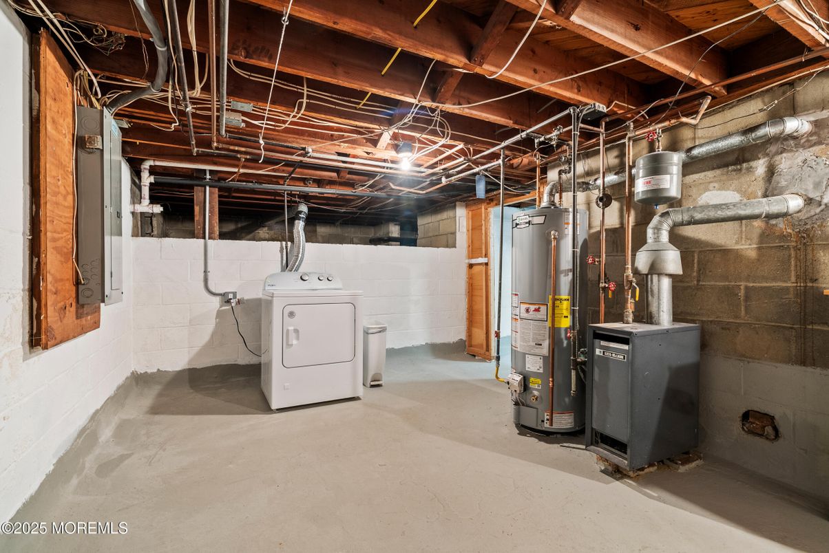 Interior, Washer, Wooden Beams