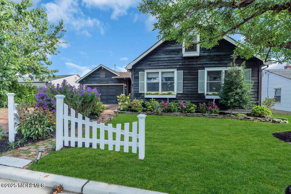 Backyard, Exterior, Facade, Ranch