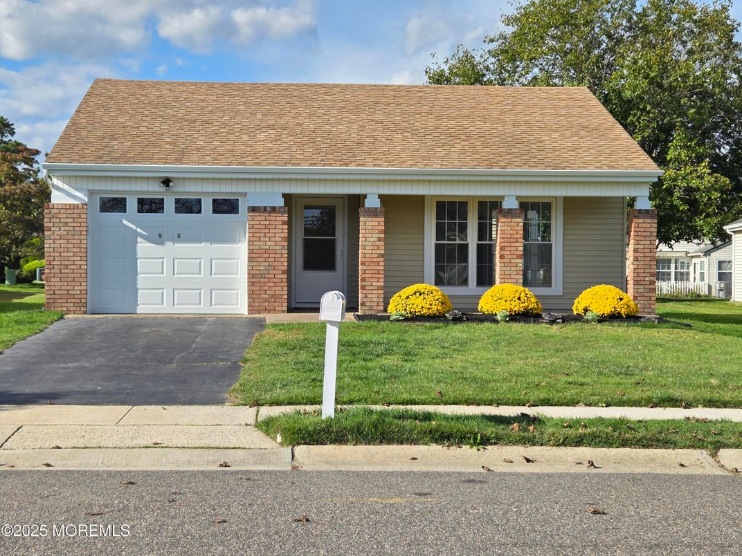 Attached, Exterior, Facade, Brick Facade, Cape Cod