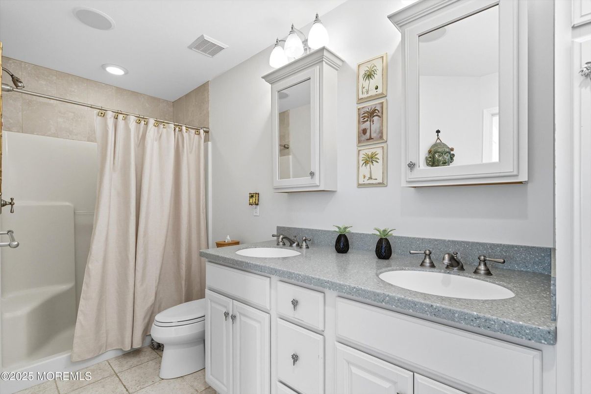 Bathroom, Dual Sink Vanities, Interior, Recessed Lighting