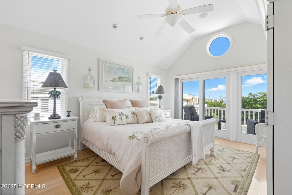 Bedroom, Interior, Water, Wood Texture Flooring