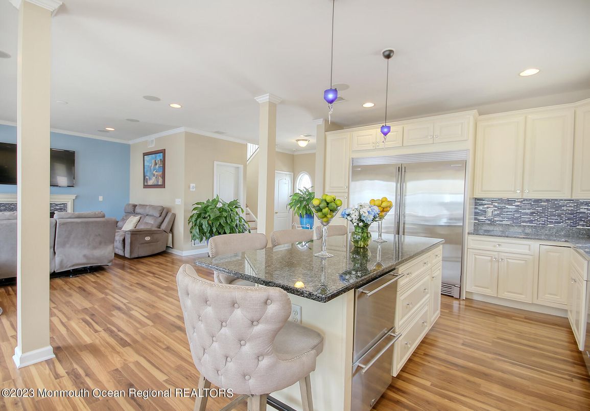 Interior, Kitchen, Living room, Pendant Lights, Recessed Lighting, Stainless Steel Appliances, Wood Texture Flooring