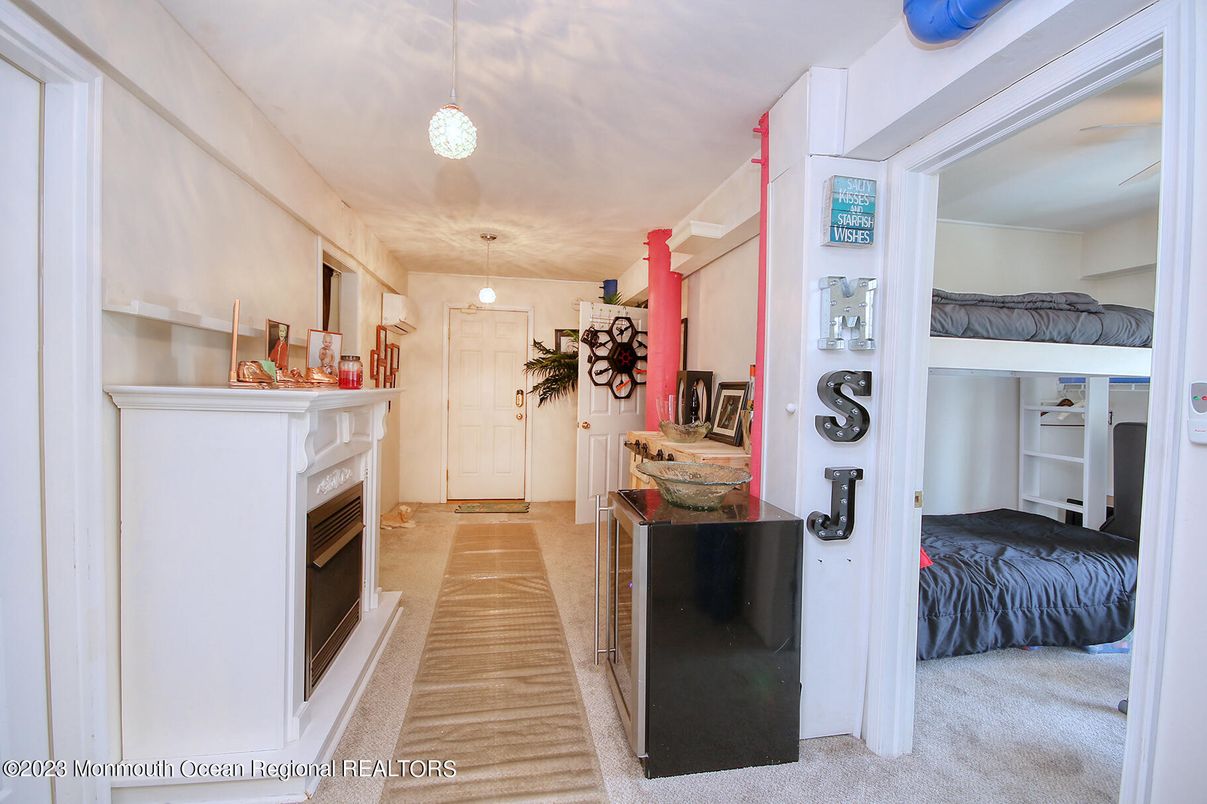 Bedroom, Fireplace, Interior, Pendant Lights