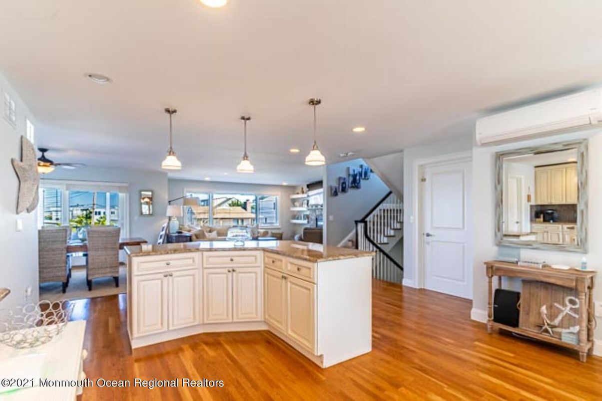 Dining room, Interior, Kitchen, Pendant Lights, Recessed Lighting, Wood Texture Flooring