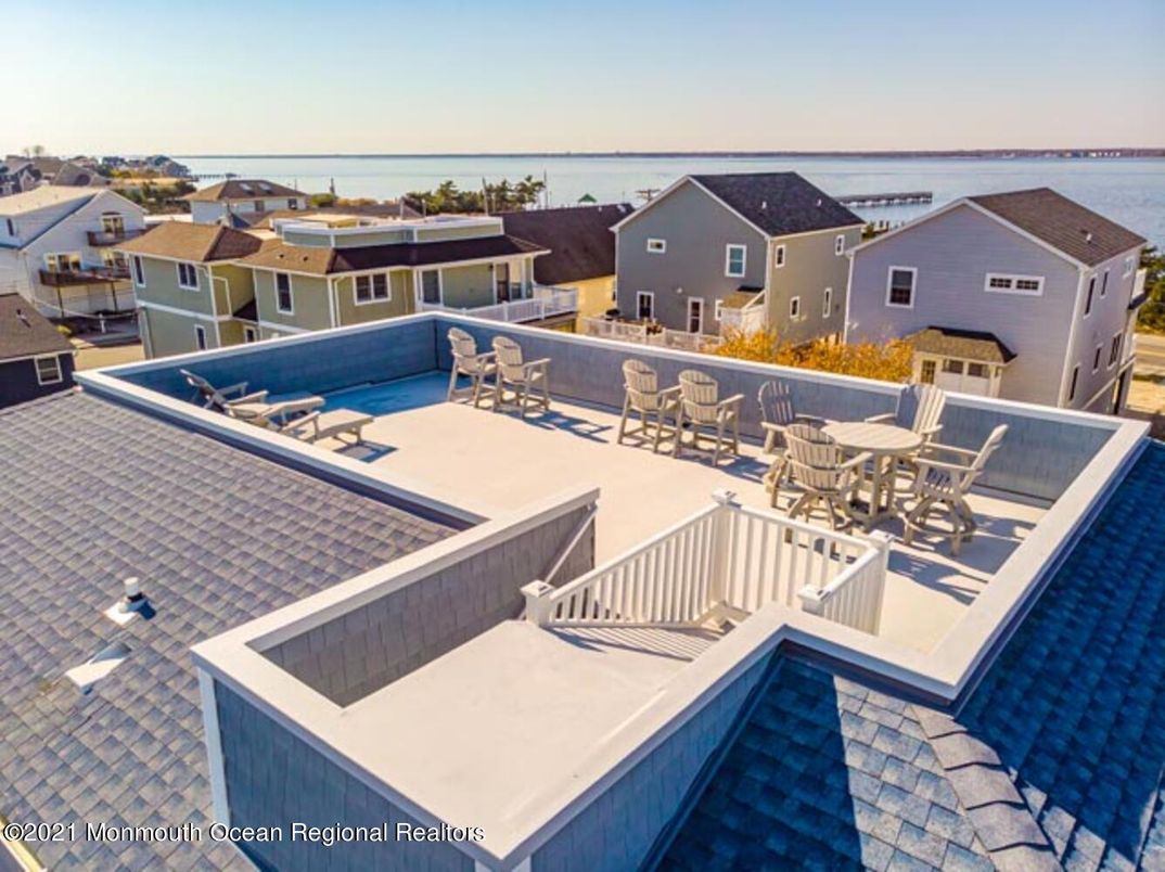 Exterior, Pool, Water