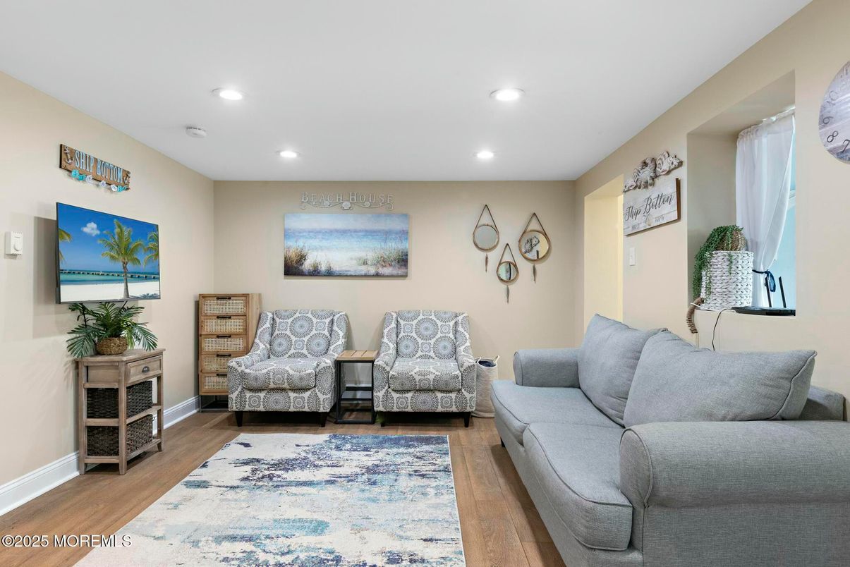 Interior, Recessed Lighting, Wood Texture Flooring