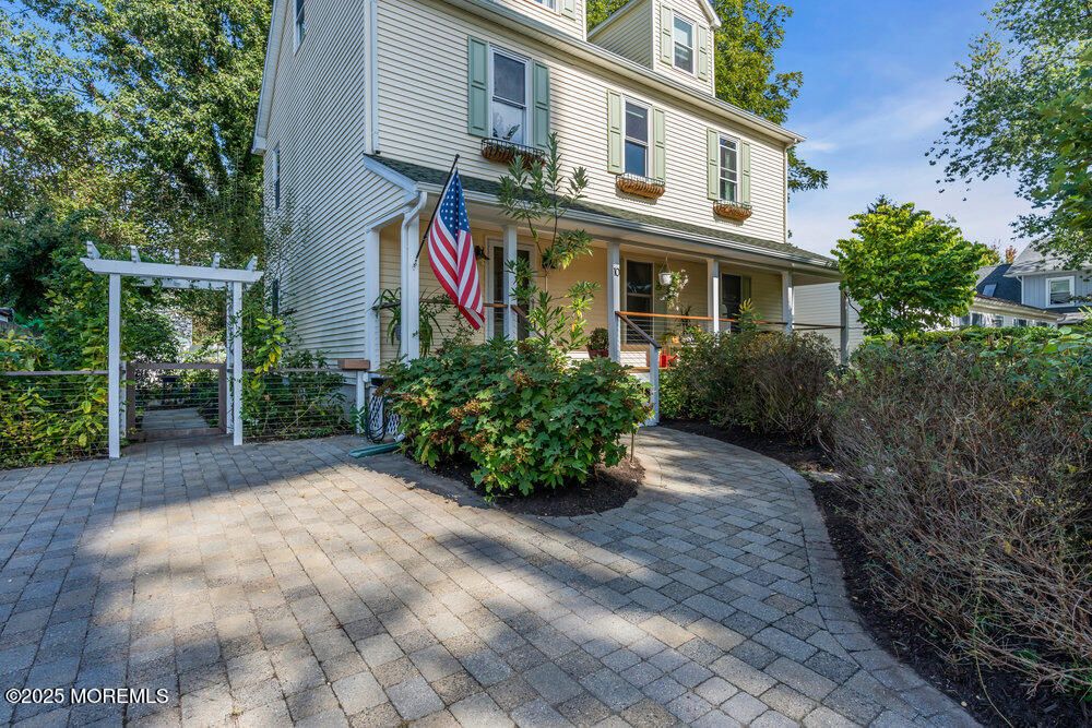 Backyard, Exterior, Facade, Queen Anne Victorian