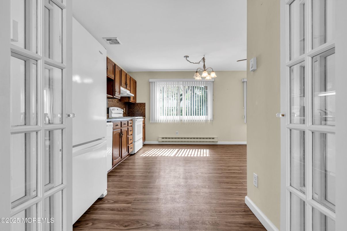 Chandelier, Interior, Kitchen, Wood Texture Flooring