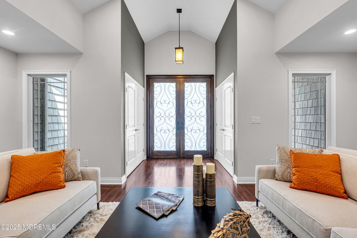 Interior, Pendant Lights, Recessed Lighting, Wood Texture Flooring