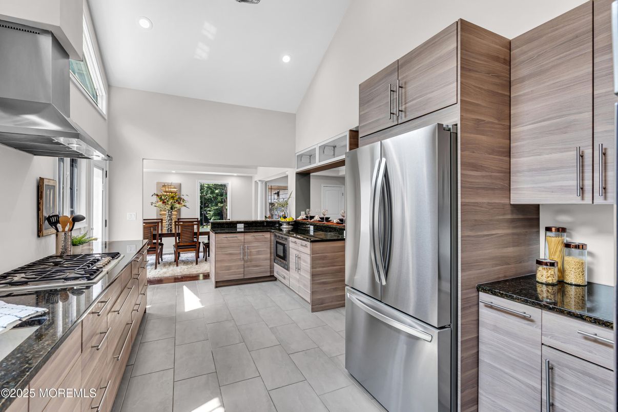 Dining room, Interior, Kitchen, Recessed Lighting, Stainless Steel Appliances