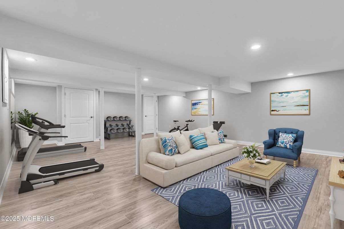 Fitness Equipment, Interior, Living room, Recessed Lighting, Wood Texture Flooring