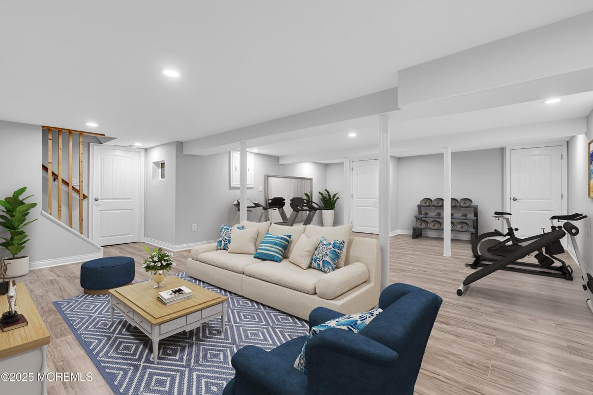 Fitness Equipment, Interior, Living room, Recessed Lighting, Wood Texture Flooring