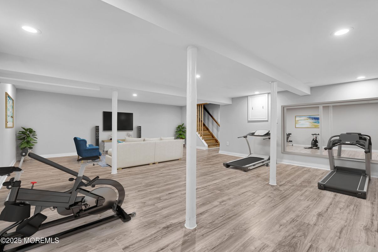 Fitness Equipment, Interior, Living room, Recessed Lighting, Wood Texture Flooring
