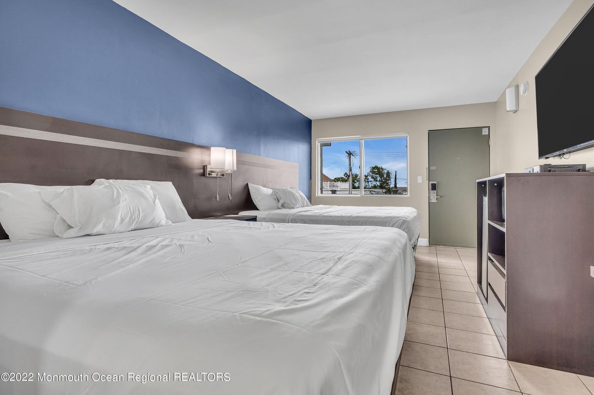 Bedroom, Interior, Water