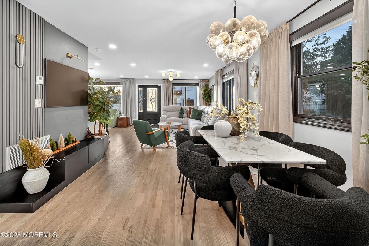 Dining room, Interior, Living room, Pendant Lights, Recessed Lighting, Wood Texture Flooring